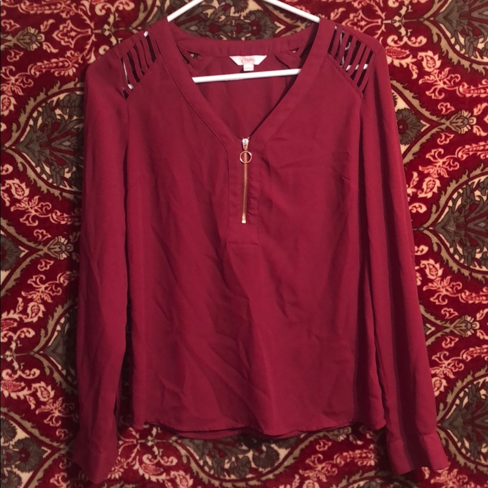 Super cute maroon blouse!